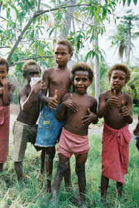 Children_at_Rabaul_2_medium.jpg (44740 バイト)